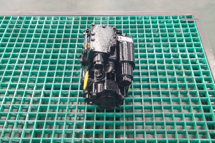 Cotton harvester axial piston pump customization