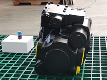 Hydraulic oil pump variable displacement