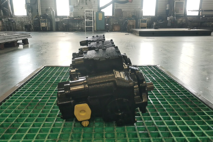 Tractor manually controlled hydraulic oil pump