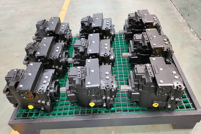 harvester hydraulic motor and pump system